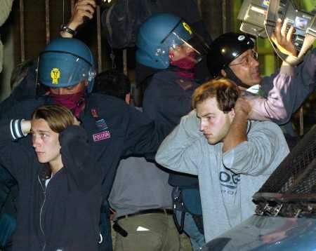 Police Raid Proteste...