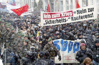 THOUSANDS protest Ru...