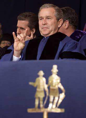 Bush at Yale garduat...