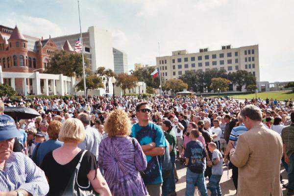 Dealey Plaza crowd l...