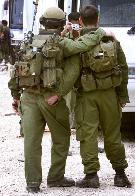 militant Israelis ho...