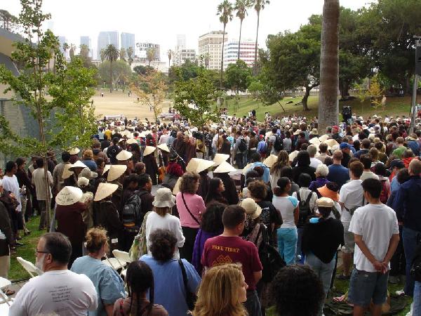 Crowd Funnels Into P...