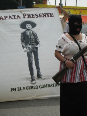 Zapata presente...