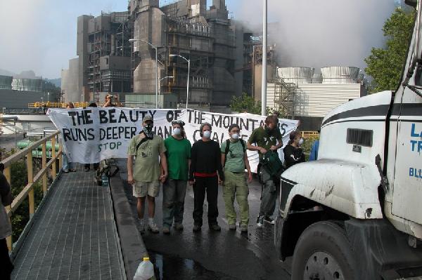 EF!ers block coal tr...
