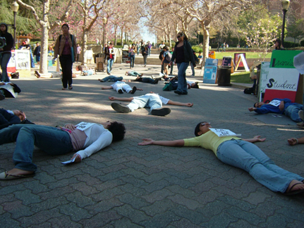 Students Stage Die-i...