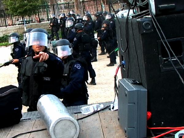 police point at came...