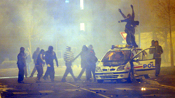 Riot violence is esc...