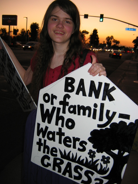 Banks Make People Ho...