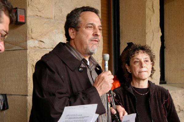 Alumni announce peti...