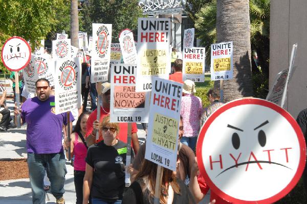 Hotel Workers Use La...