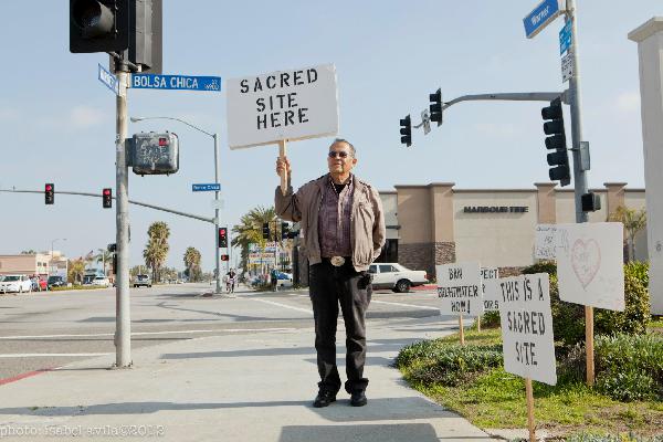 Alfred Cruz protesti...
