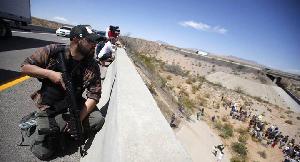 Sniper on Nevada freeway overpass for #BundyRanch #RangeWar with BLM (12 April 2014)