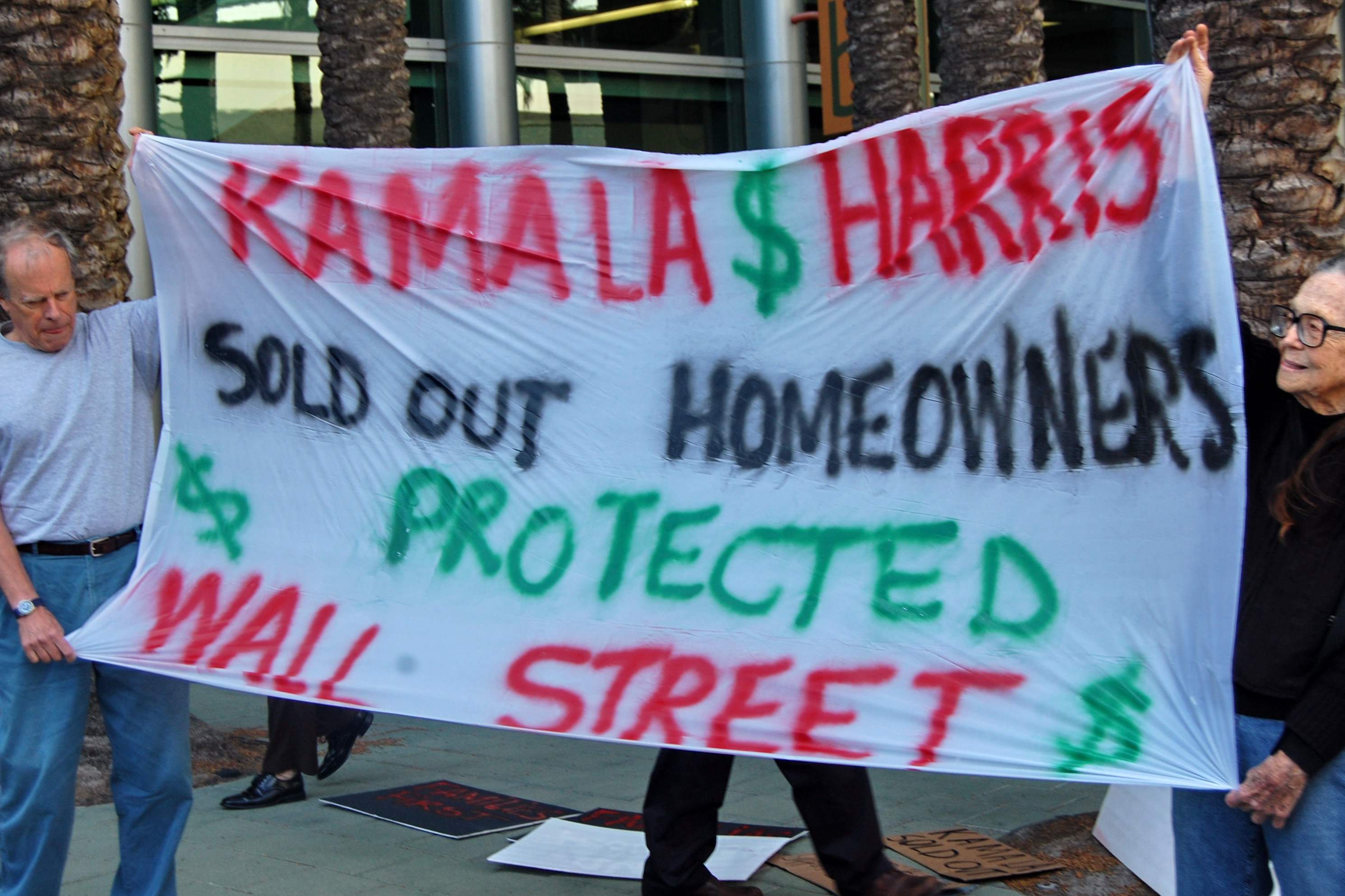 Kamala Harris Sold O...